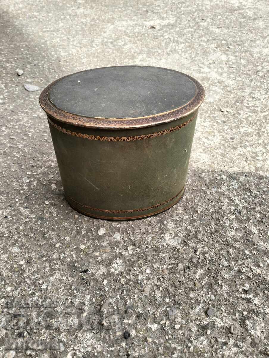 Cutie veche metalică pentru cafea cu preț € 14.99 | 29.32 BGN