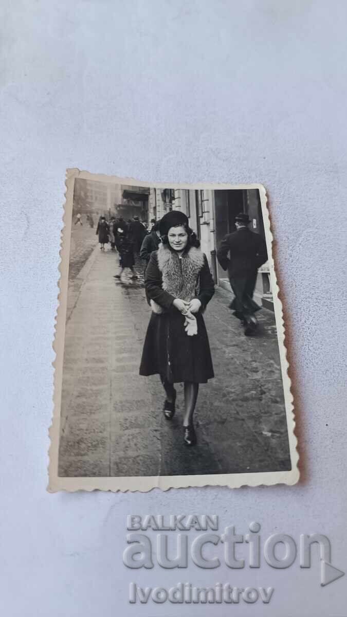 Fotografie Sofia Tânără fată în haină de iarnă la plimbare