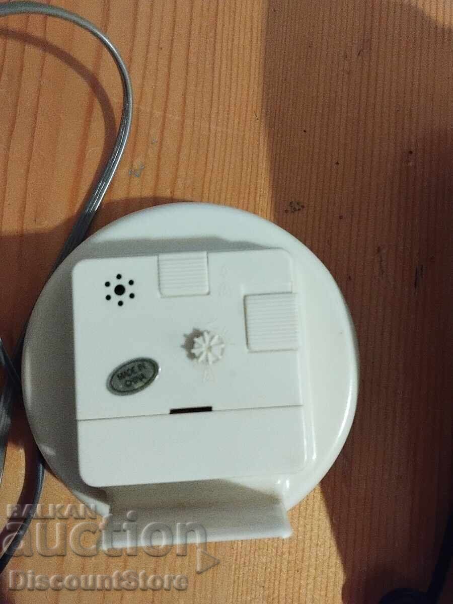 Настолен Часовник - работещ с цена € 1.00 | 1.96 лв.