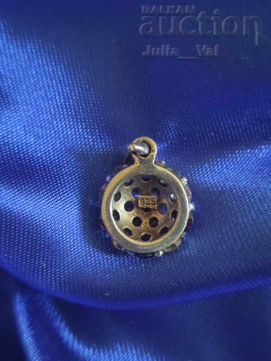 Όμορφο ασημένιο μενταγιόν BZC από 0.01 σεντ με τιμή € 1.50 | 2.93 BGN