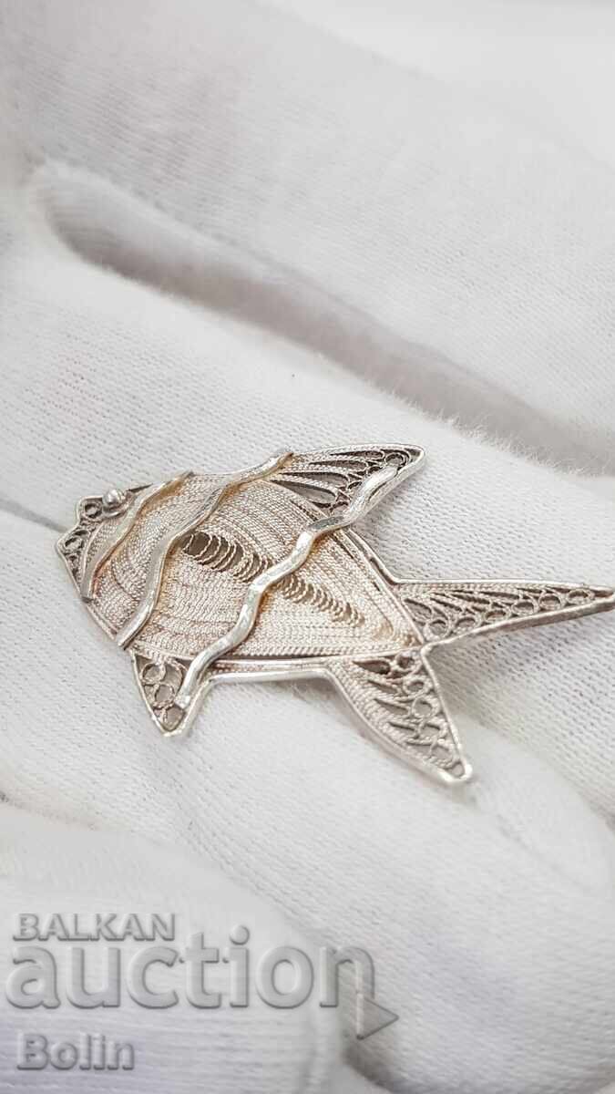 Frumoasă broșă argintie - Pește, Peștișor - 925 - Europa cu preț € 20.00 | 39.12 BGN Frumoasă broșă argintie - Pește, Peștișor - 925 - Europa cu preț € 20.00 | 39.12 BGN