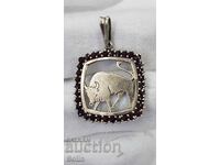 Сребърен, Позлатен Медальон с Гранати Зодия Телец