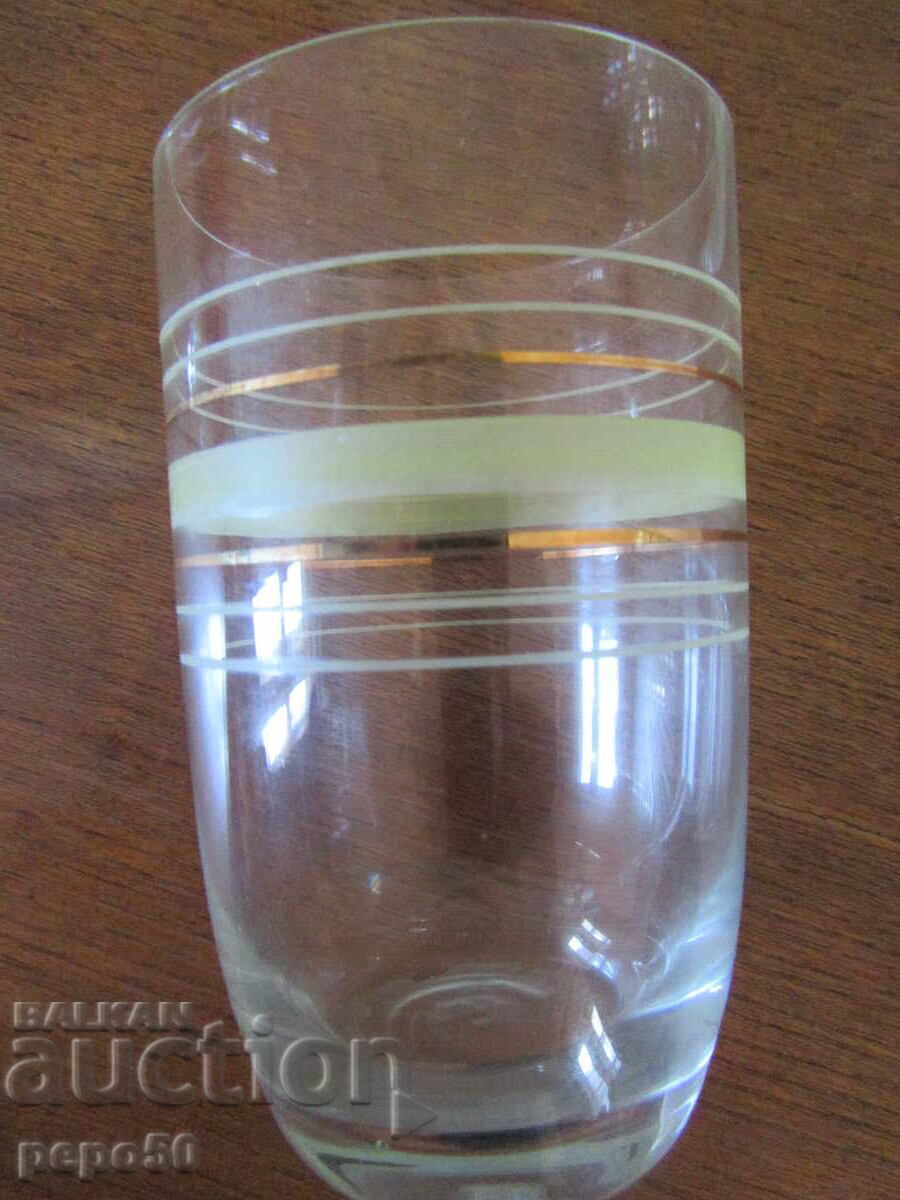 6 buc. pahare cu inele galbene și aurii - Epoca de Aur timpurie cu preț € 7.00 | 13.69 BGN 6 buc. pahare cu inele galbene și aurii - Epoca de Aur timpurie cu preț € 7.00 | 13.69 BGN