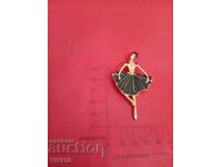 Broșă email antică, balerină