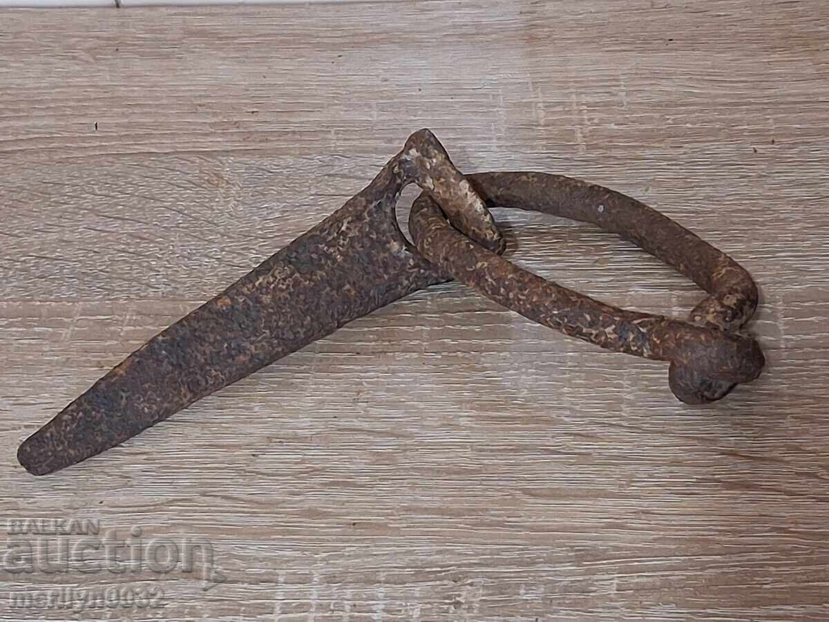 Стар кован клин с халка ковано желязо ок