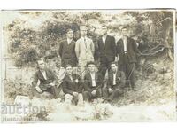 POZĂ VECHE GRUP BĂRBAȚI ÎN EXCURSIE J405
