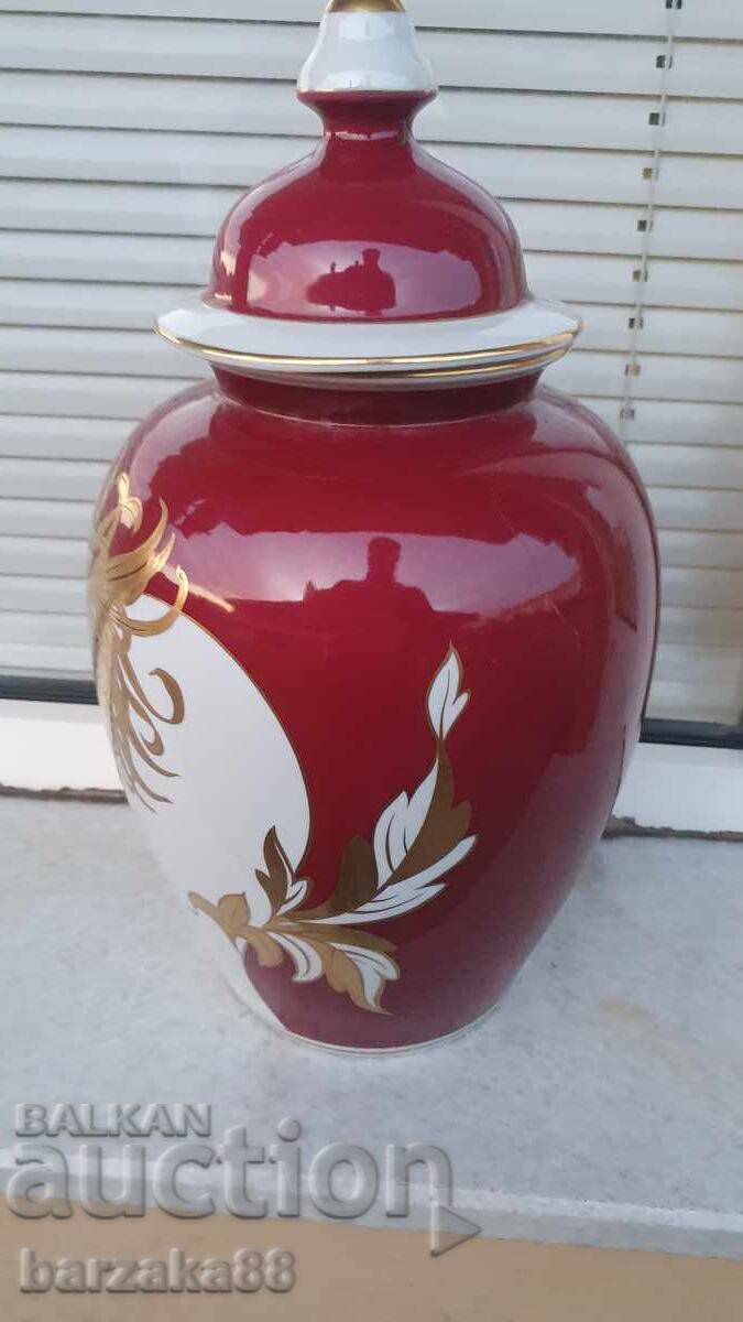 Аукцион Стара немска порцеланова ваза с капак Урна