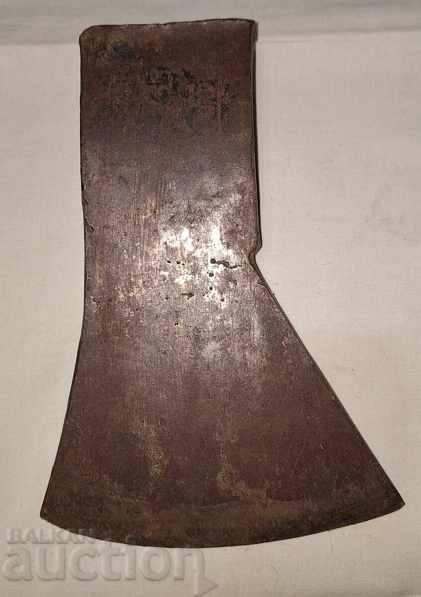 Ένα παλιό τσεκούρι