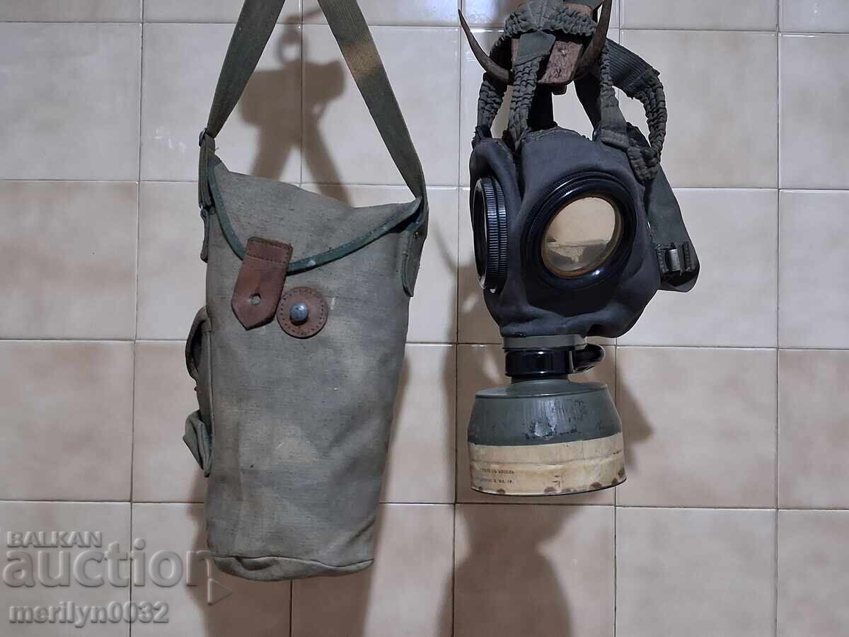 Licitație Masca de gaz respirator DVF Kazanlak C-vo Bulgaria 1939 WW2 Licitație Masca de gaz respirator DVF Kazanlak C-vo Bulgaria 1939 WW2