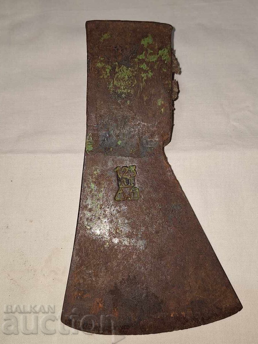 Стара брадва