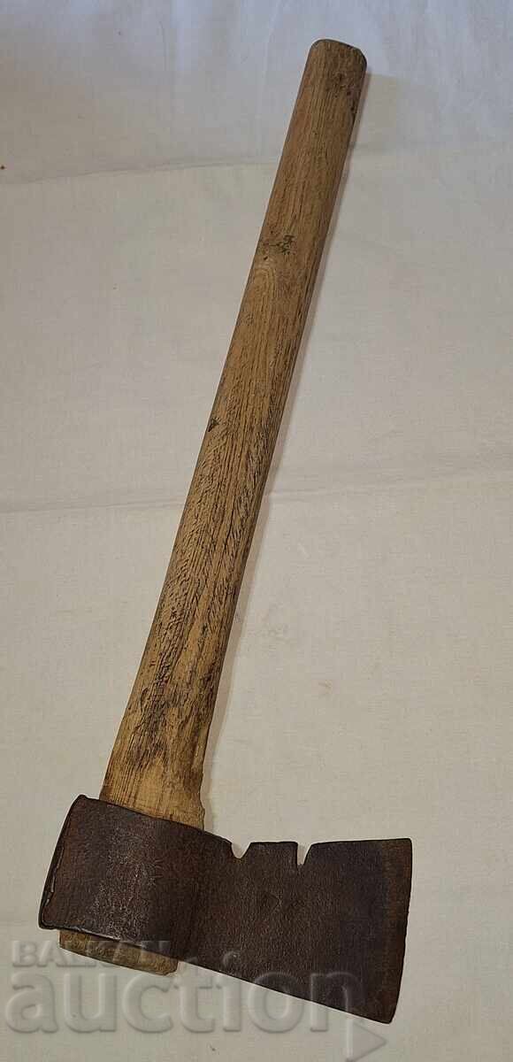 Δημοπρασία Ένα παλιό τσεκούρι