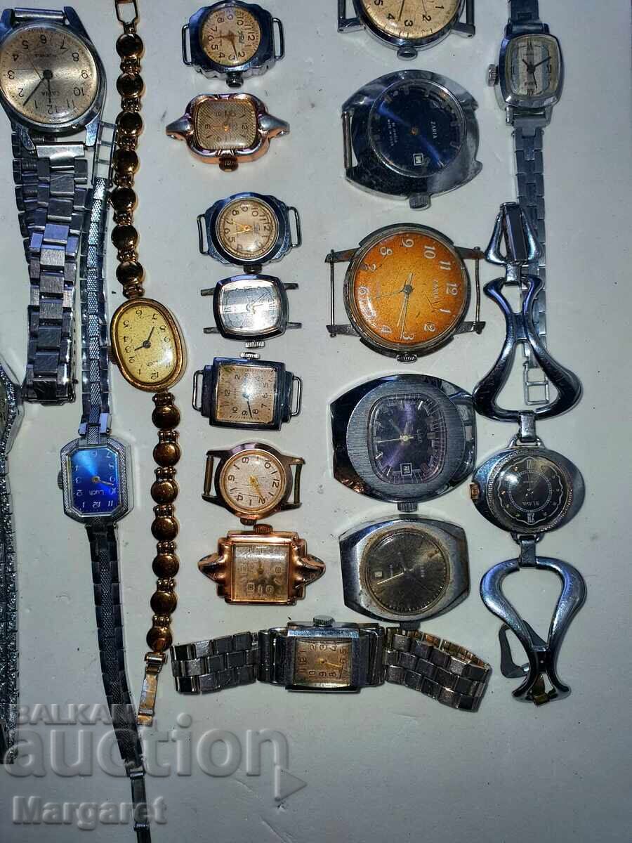 Livrarea 30 bucăți ceasuri mecanice rusești