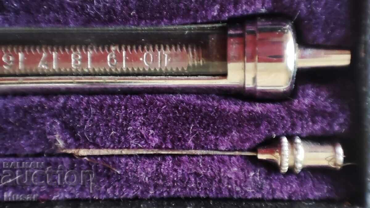 Delivery of Dirty baby syringe, injection, pre-PSV ?? miniature