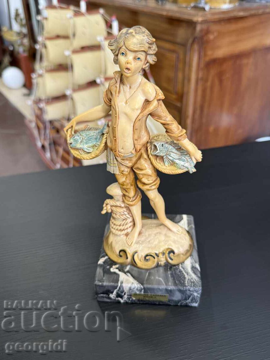 Ιταλική Σταμνίτσα "Ο Νεαρός Ψαράς" - Simonetti No7969 με τιμή € 50.00 | 97.79 BGN