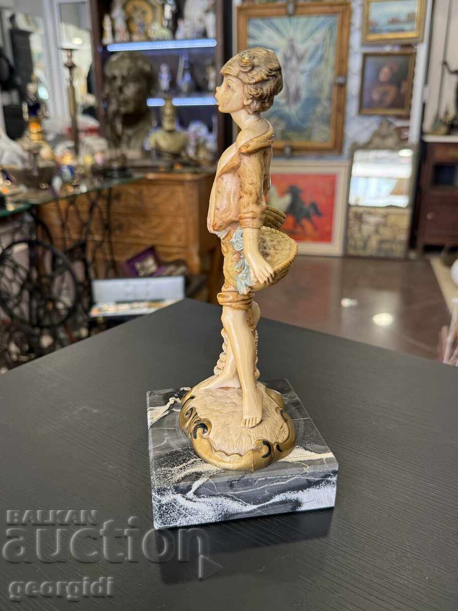 Δημοπρασία Ιταλική Σταμνίτσα "Ο Νεαρός Ψαράς" - Simonetti No7969