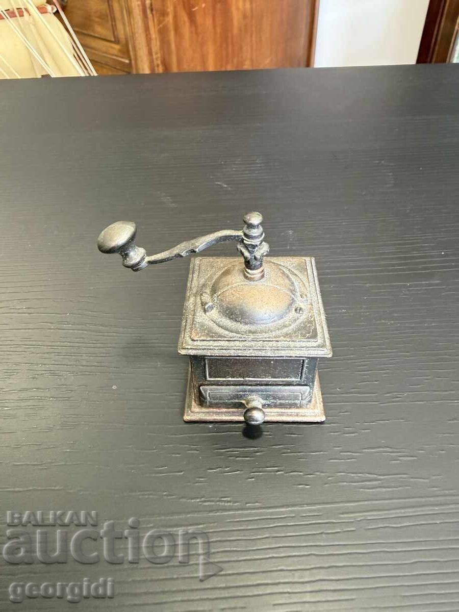 Колекционерска острилка / мелничка за кафе. №7970 с цена € 20.00 | 39.12 лв.