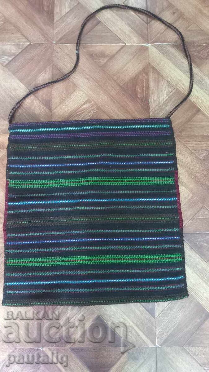 Χειροποίητη μάλλινη τσάντα με τιμή € 10.00 | 19.56 BGN Χειροποίητη μάλλινη τσάντα με τιμή € 10.00 | 19.56 BGN