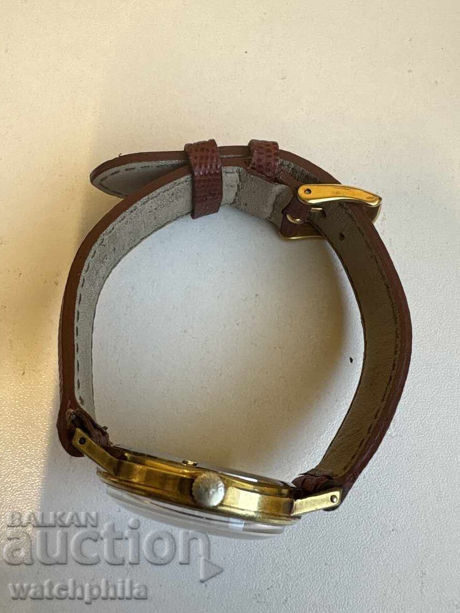 Аукцион Pontiac швейцарски позлатен рядък мъжки часовник. Работи.