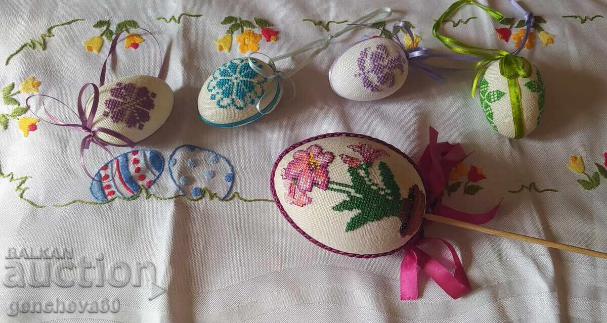 Velikdenski rŭchno izraboteni i brodirani yaĭtsa i tishlaĭfer cu preț € 40.00 | 78.23 BGN