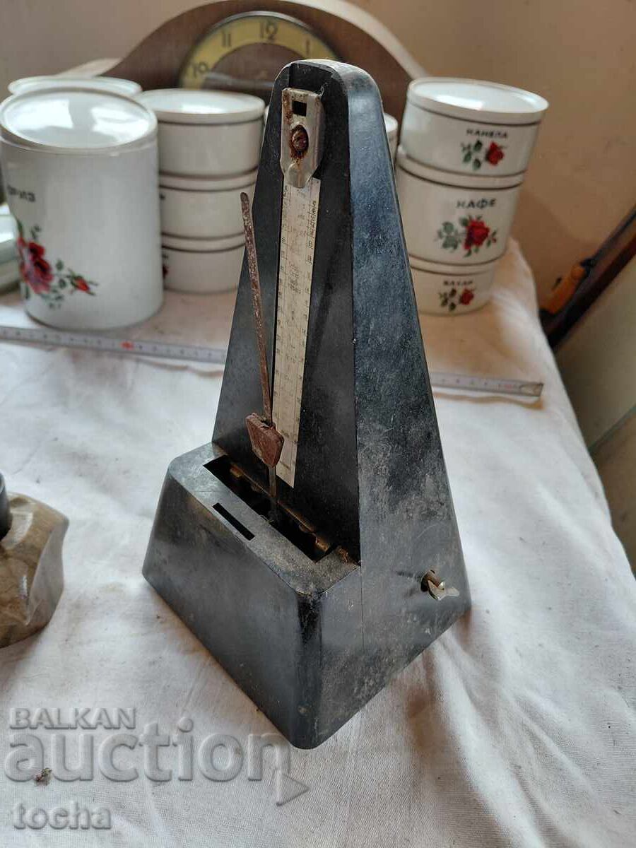 Vechi diverse, lampă, metronom cu preț € 0.01 | 0.02 BGN