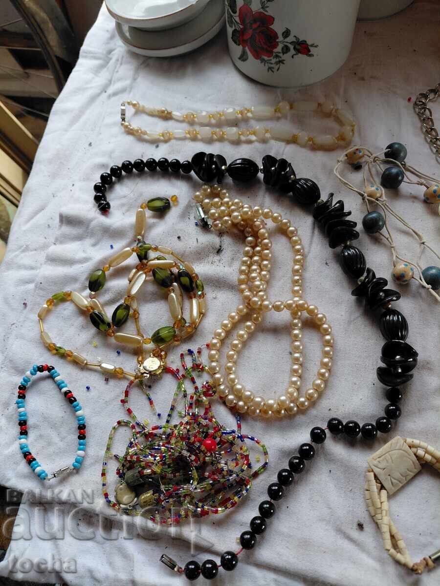 стари бижута , цели и части , лот едно с цена € 2.00 | 3.91 лв.