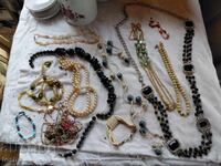 Bijuterii vechi, întregi și piese, lot unu