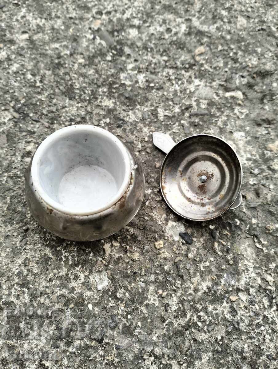 Vas vechi pentru caviar