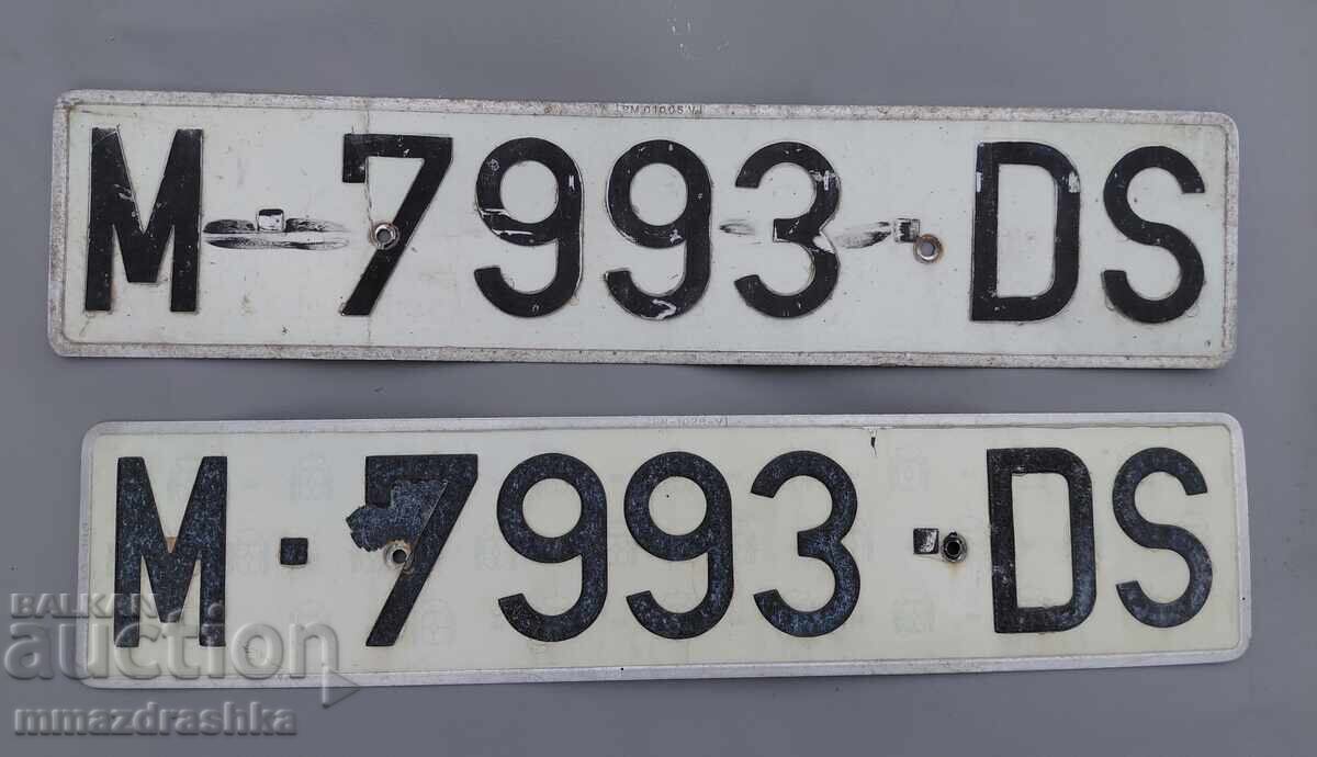 Plăcuțe vechi de înmatriculare auto