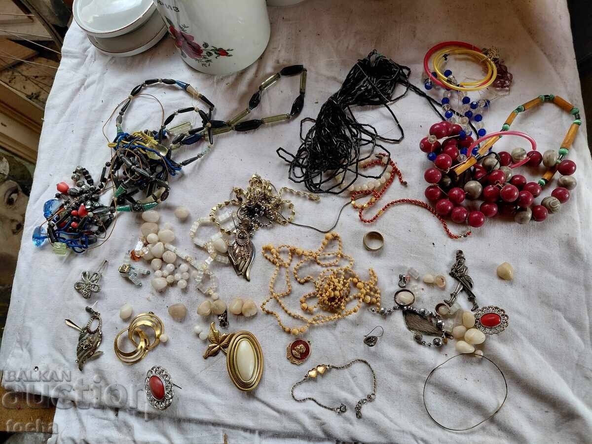 Bijuterii vechi, întregi și piese, lot șapte Bijuterii vechi, întregi și piese, lot șapte