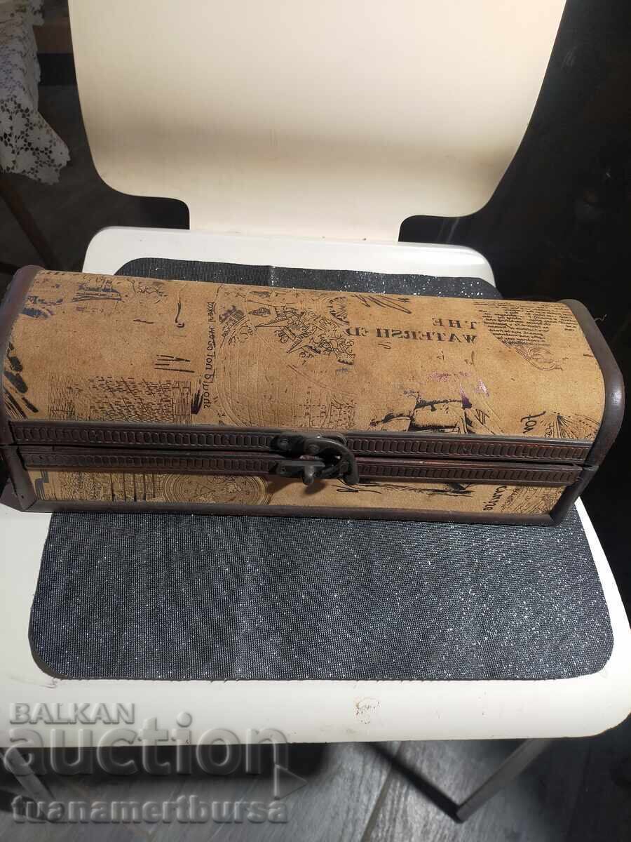 Διακοσμητικό κουτί με τιμή € 15.00 | 29.34 BGN Διακοσμητικό κουτί με τιμή € 15.00 | 29.34 BGN