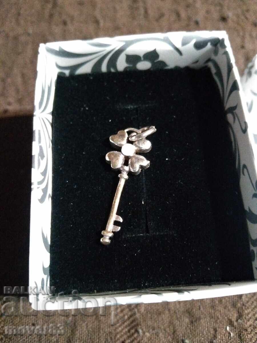 Κρεμαστό κόσμημα ασημένιο. Κλειδί με τιμή € 1.99 | 3.89 BGN