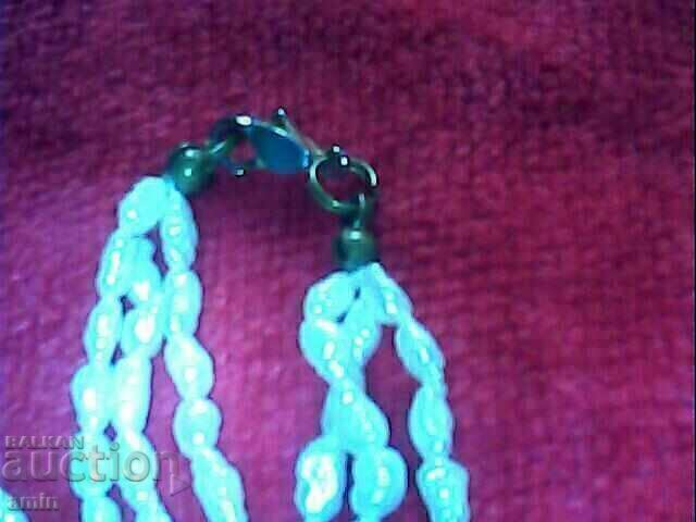 Delivery of old beautiful necklace of 3 rows of pearls
