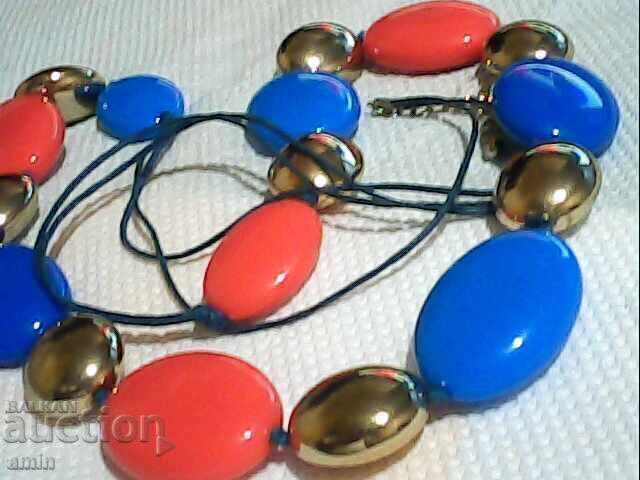 Аукцион красиво колие от естествен камък Аукцион красиво колие от естествен камък