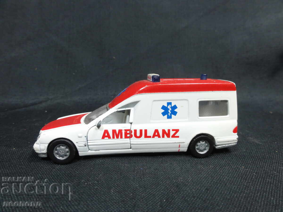 VECHI RETRO METALIC CAMIONETĂ SIKU MERCEDES BINZ AMBULANȚĂ cu preț € 10.23 | 20.01 BGN