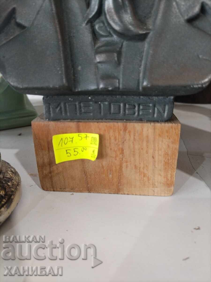 Bust mare de beton cu preț € 45.00 | 88.01 BGN