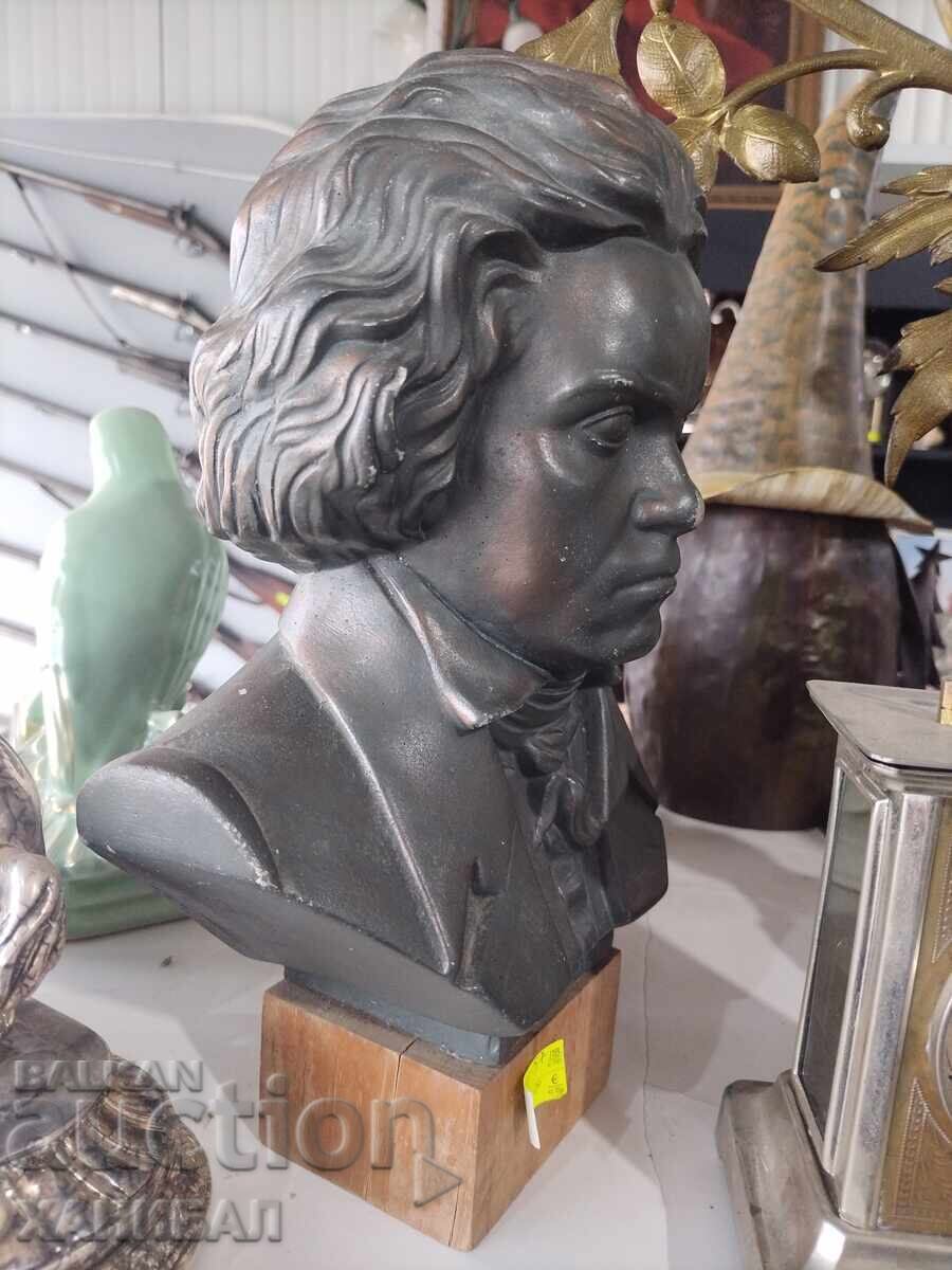 Livrarea Bust mare de beton
