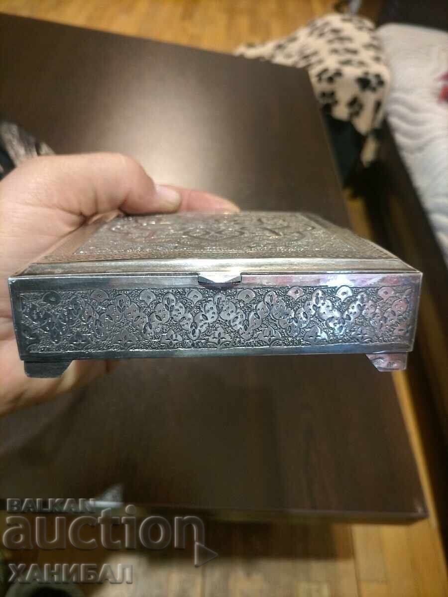 FOARTE FRUMOASĂ CUTIE ARGINTIE 427 GRAME cu preț € 690.00 | 1349.53 BGN