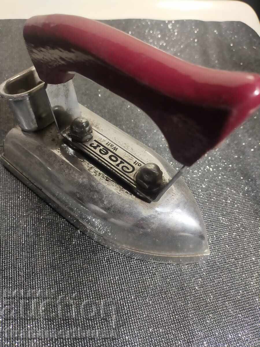 Livrarea Fier de călcat decorativ mic Livrarea Fier de călcat decorativ mic