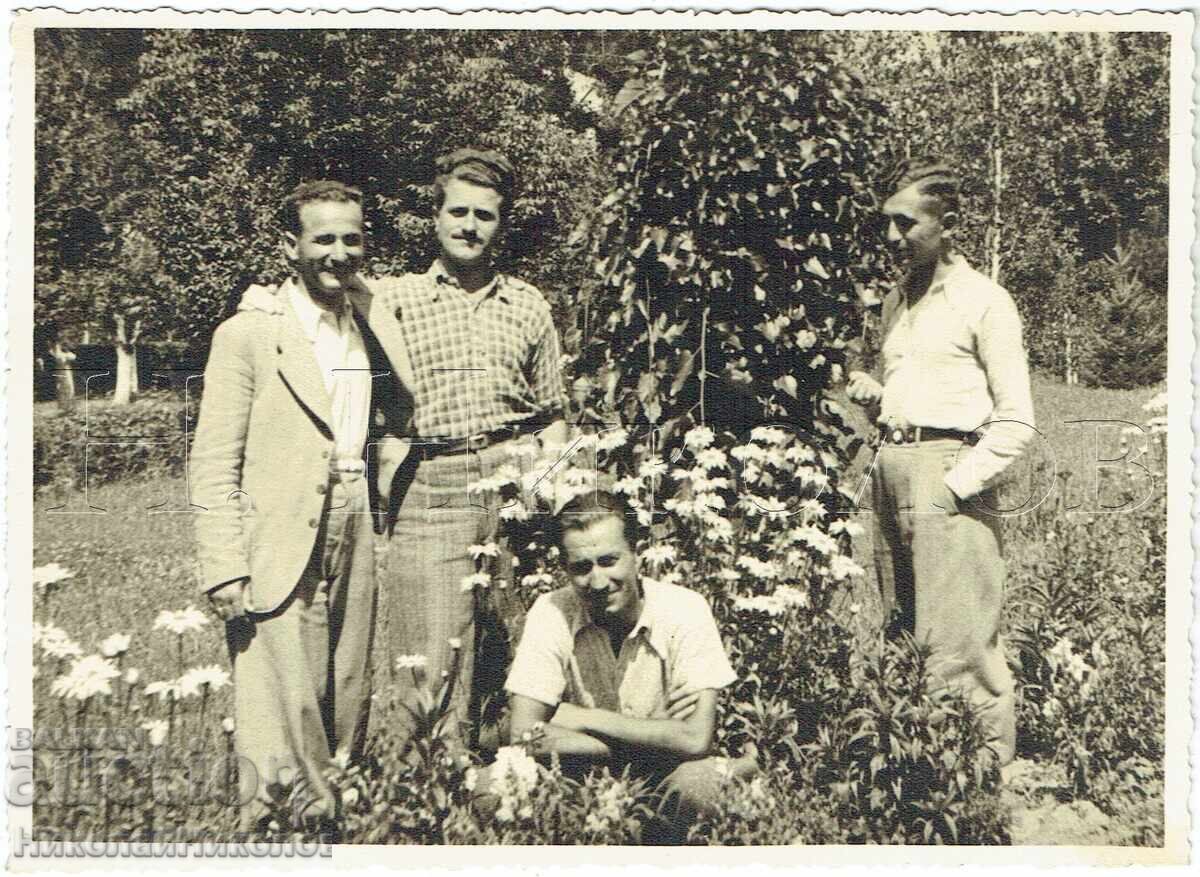 ГОЛЯМА СТАРА СНИМКА МАКЕДОНИЯ НА ГОСТИ НА РОДНИНИТЕ Ж418 ГОЛЯМА СТАРА СНИМКА МАКЕДОНИЯ НА ГОСТИ НА РОДНИНИТЕ Ж418