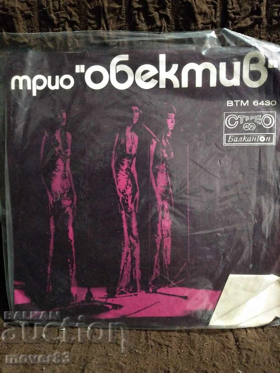 Placă mică. Trio "Obiectiv"