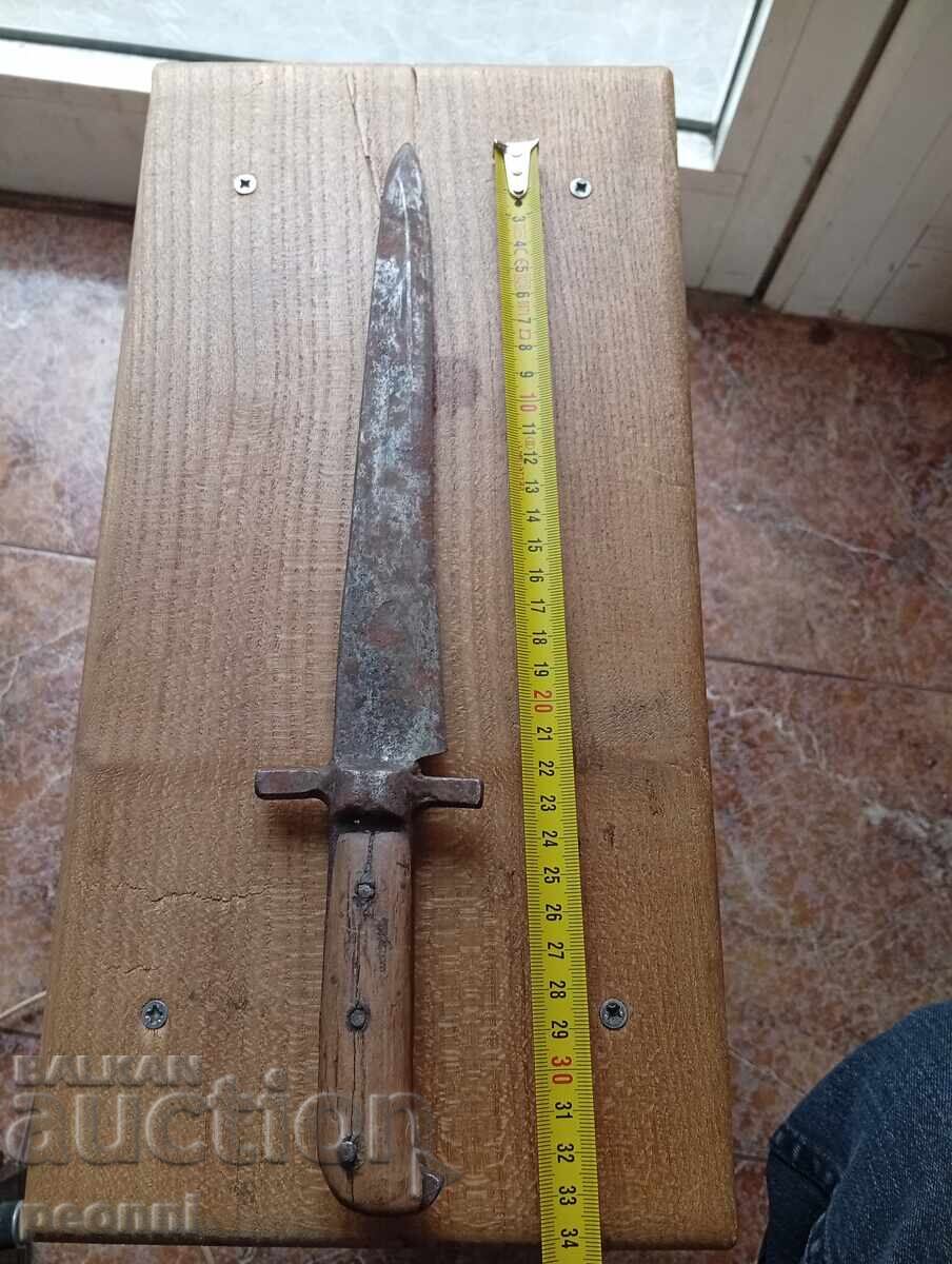 Un vechi cuțit de cioban