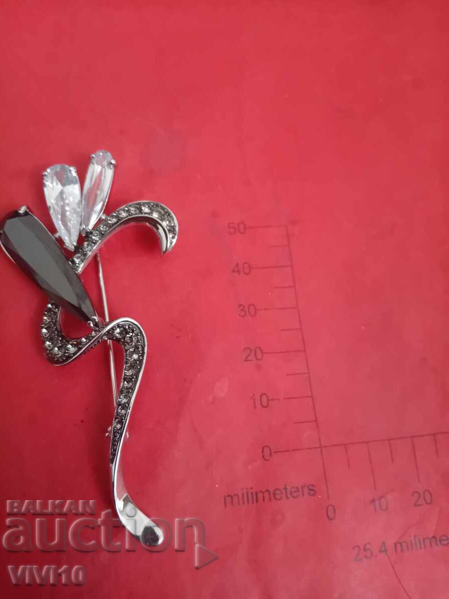 Antique brooch with stones