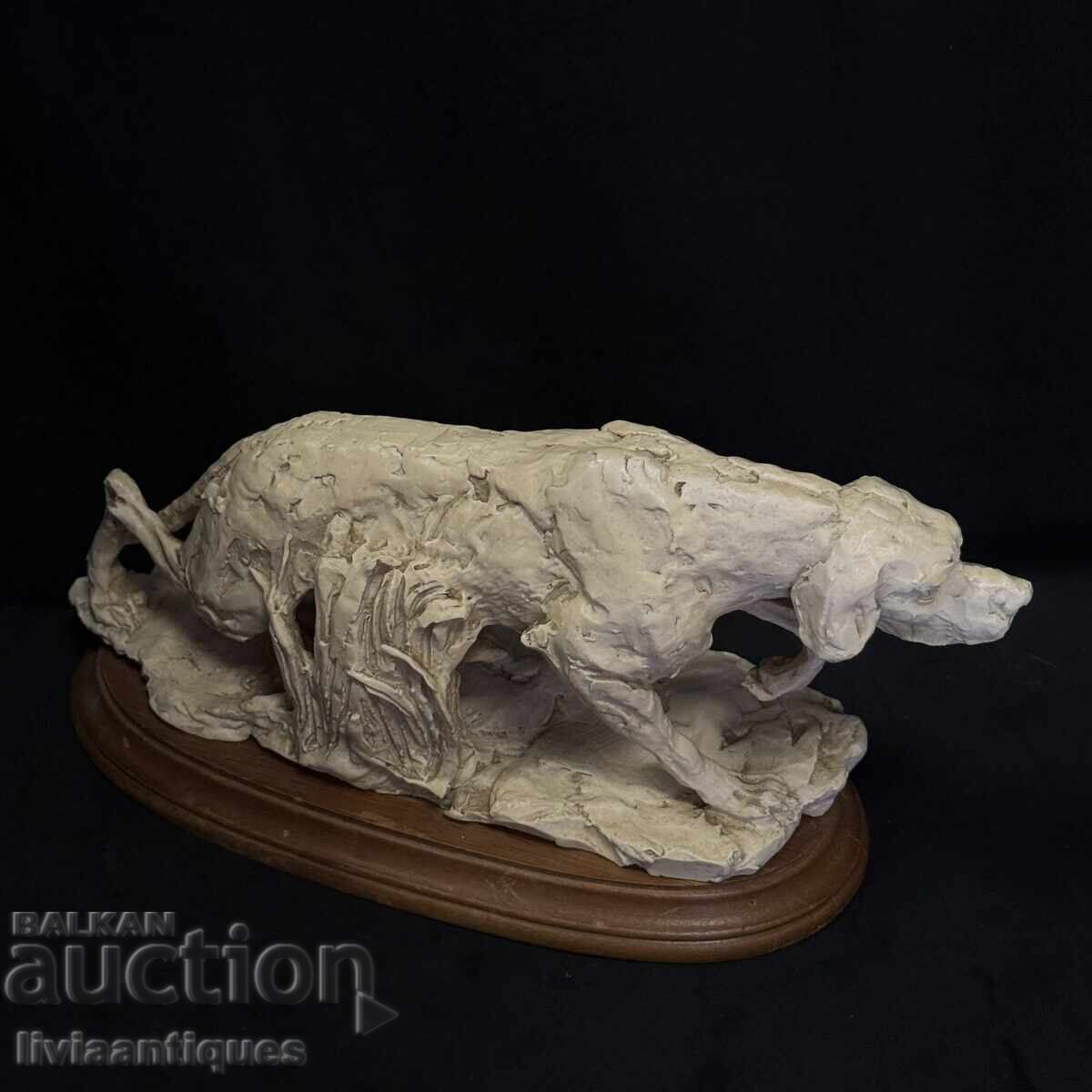 Аукцион Декоративна скулптура на куче Аукцион Декоративна скулптура на куче