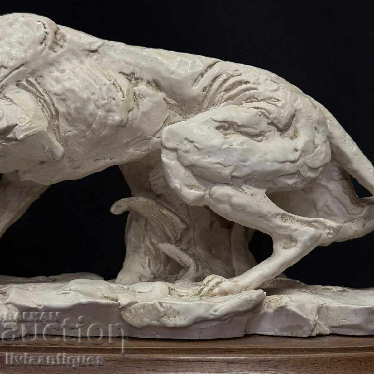 Доставка на Декоративна скулптура на куче Доставка на Декоративна скулптура на куче