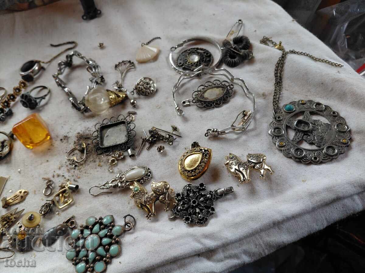 bijuterii vechi, întregi și piese, lot șaptesprezece cu preț € 0.01 | 0.02 BGN