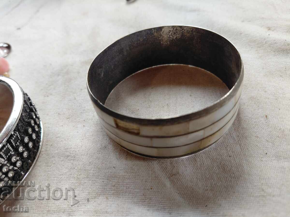 Livrarea bijuterii vechi, întregi și piese, lot nouăsprezece