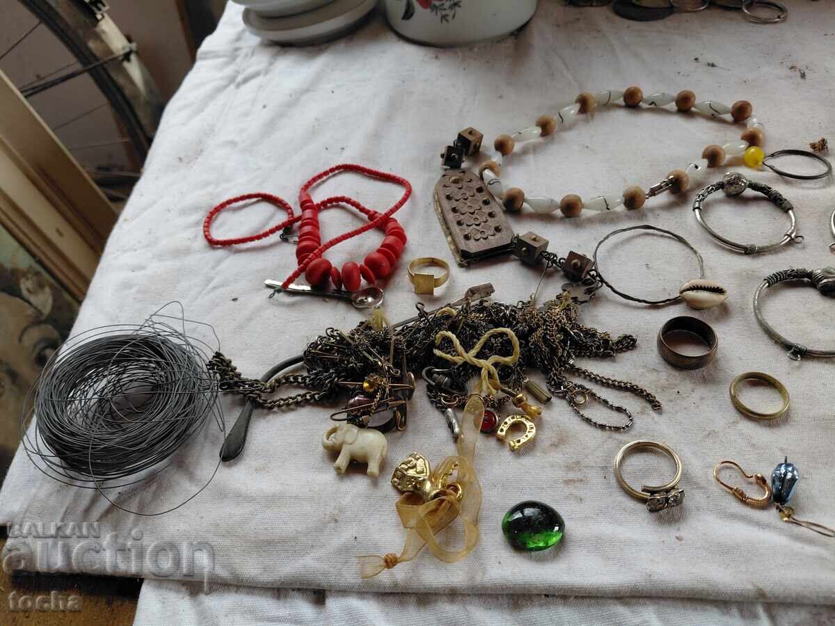 Livrarea bijuterii vechi, întregi și piese, lot douăzeci