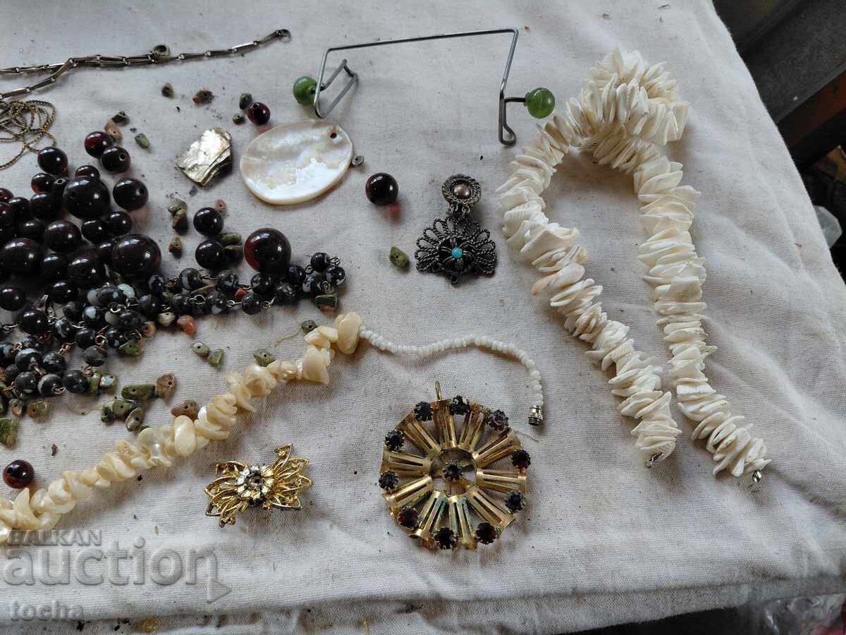 Vechi bijuterii, întregi și piese, lot 23 cu preț € 0.01 | 0.02 BGN