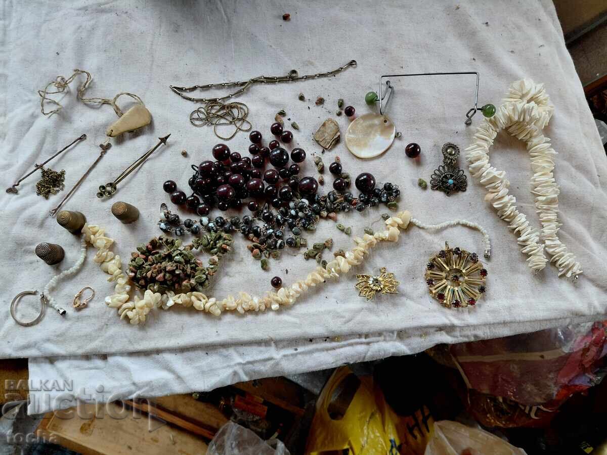 Vechi bijuterii, întregi și piese, lot 23