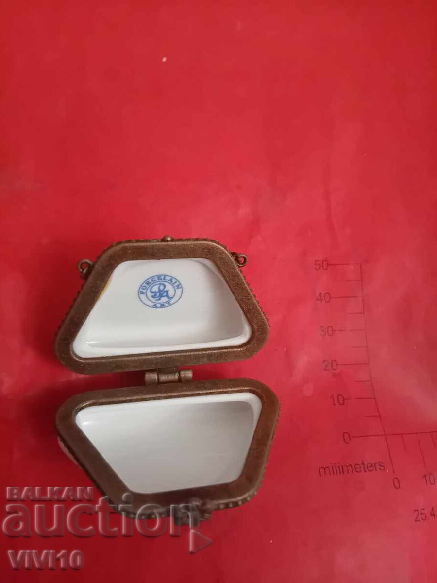 Licitație Cutiuță de bijuterii antică, poșetă